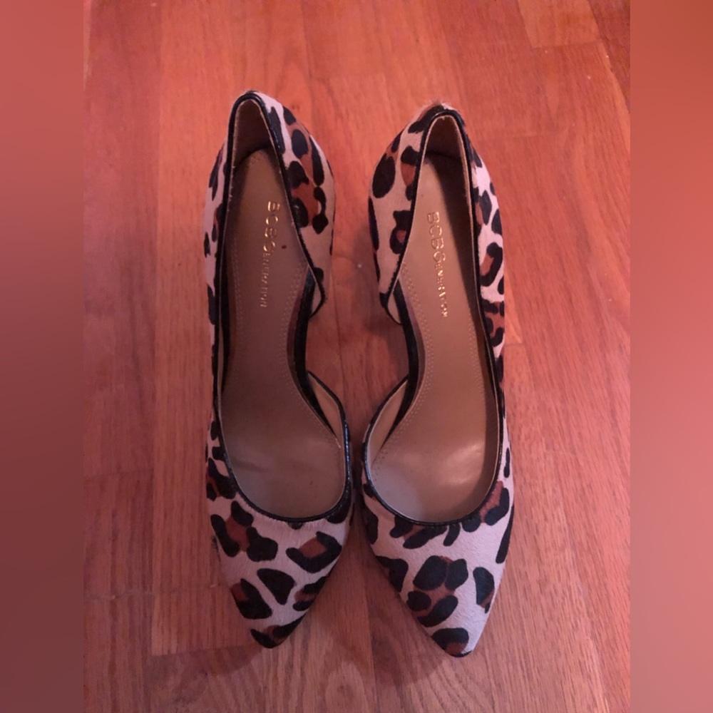 Nearly New! BCBG Leopard Print Pumps in Size 8W